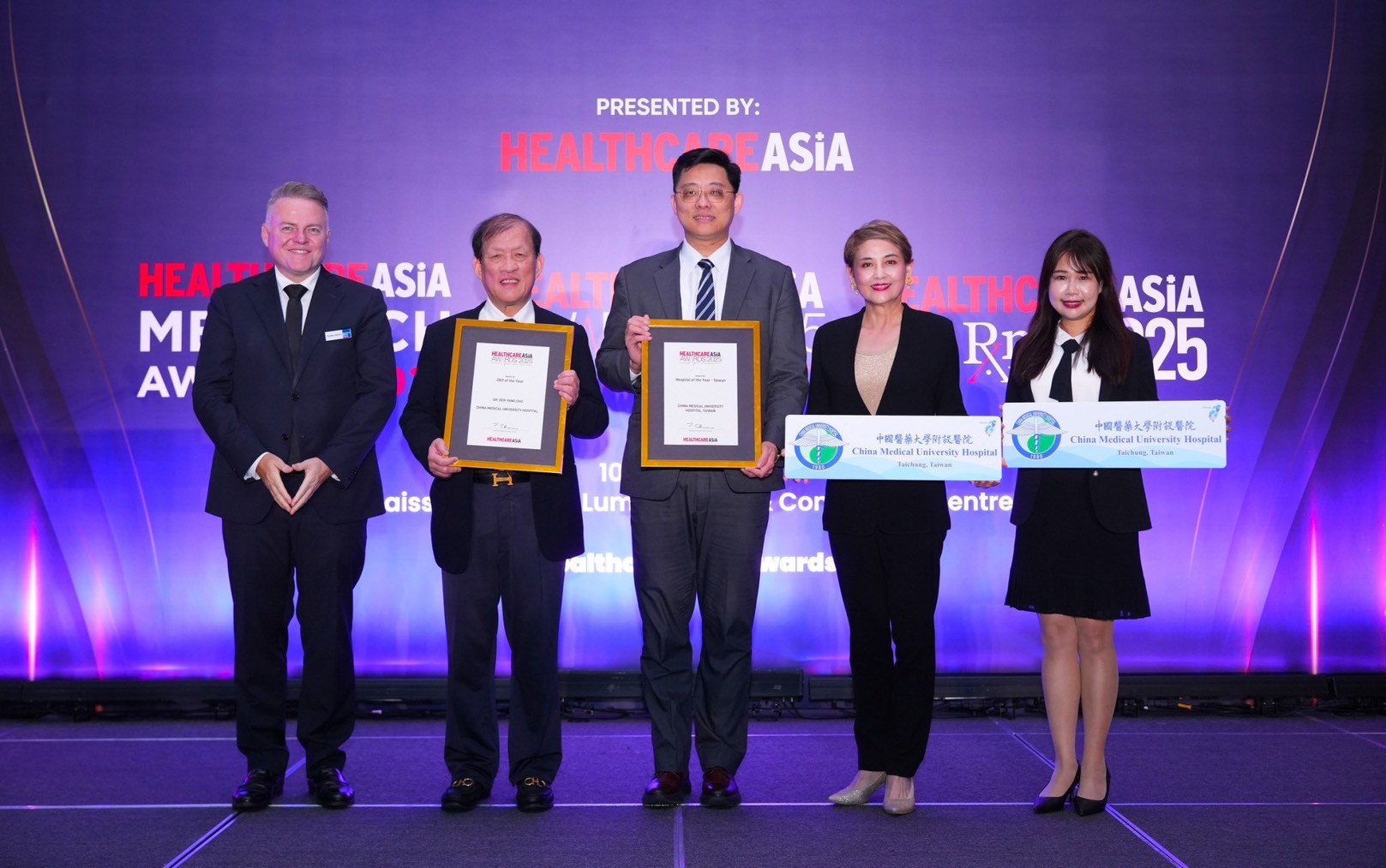 中醫大附醫榮獲2025年《Healthcare Asia Awards》雙料大獎 勇奪「年度醫院」與「年度CEO」 彰顯智慧醫療與永續領導力 的輪播圖片